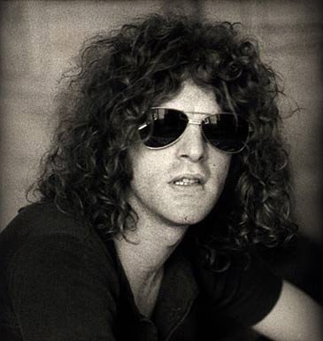 A massive Happy Birthday to Mott the Hoople frontman Ian Hunter, born on this day in Oswestry in 1939.   