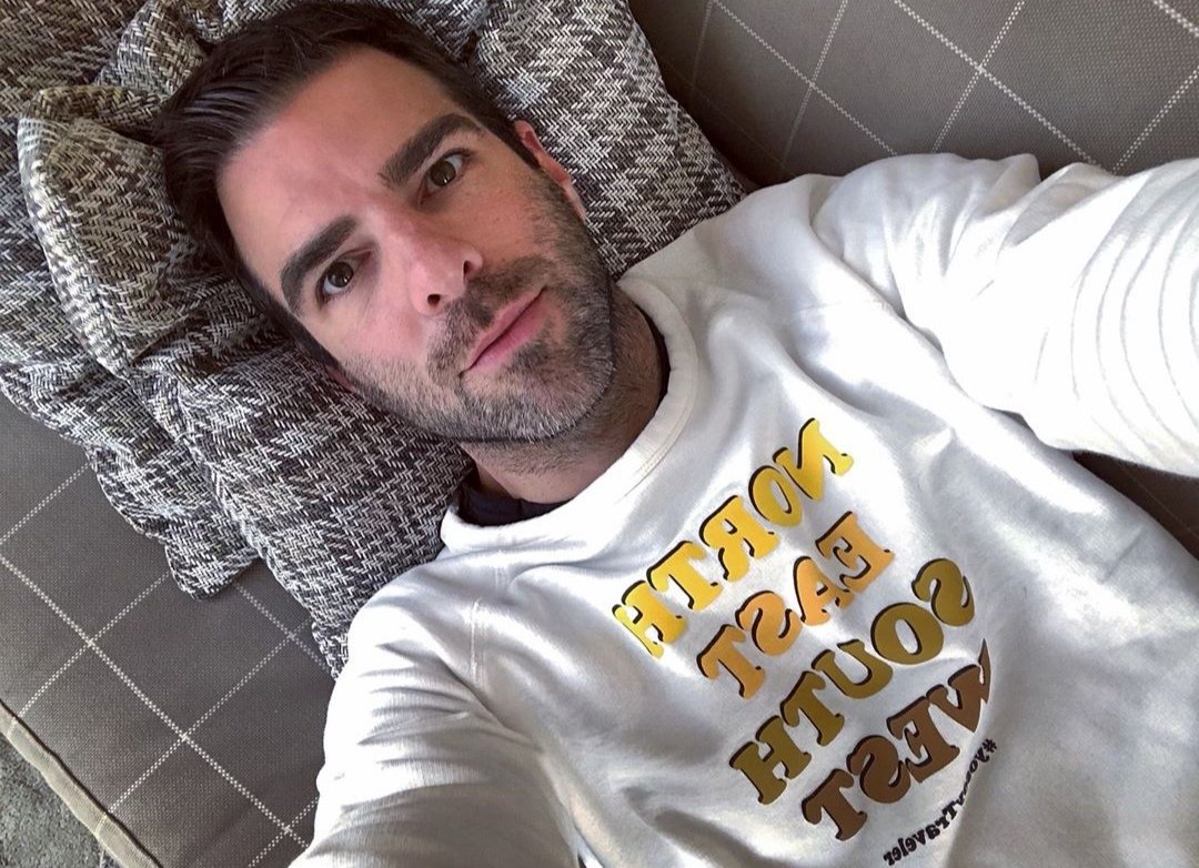 วันหยุดแบบนี้ไม่มีอะไรจะดีไปกว่าการนอนครับ

สวัสดีวันหยุดนะครับ