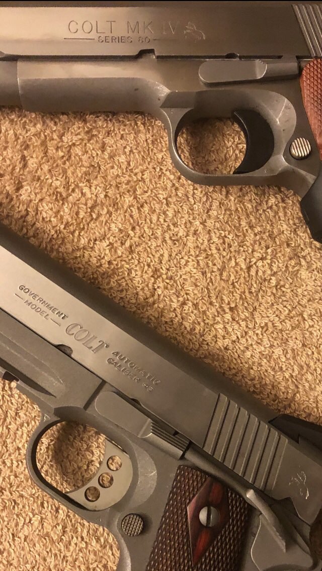 AntiqueTime's tweet photo. Colt full size pistols. #Colt1911 #45ACP #ColtMKIV #ColtSeries80 #ColtCompetition #CampPerry #ColtRailGun #RangeDay @R6Tac @BieBie_Ying https://t.co/jSQXOJJXlF