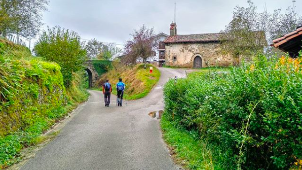 gatzmuseoa's tweet photo. Leintz Gatzaga, Vasco-Navarro bide berdea. ▶️ https://t.co/gxjbcFcZBP @debagoiena ren bidez. @GipuzkoaKultura @SnSnRegion
#leintzgatzaga #bideberdea #debagoiena #debagoienaturismoa #rutasgr #senderismo #euskalmendiak #gr121 #gatzmuseoa https://t.co/uleeFlrsm9
