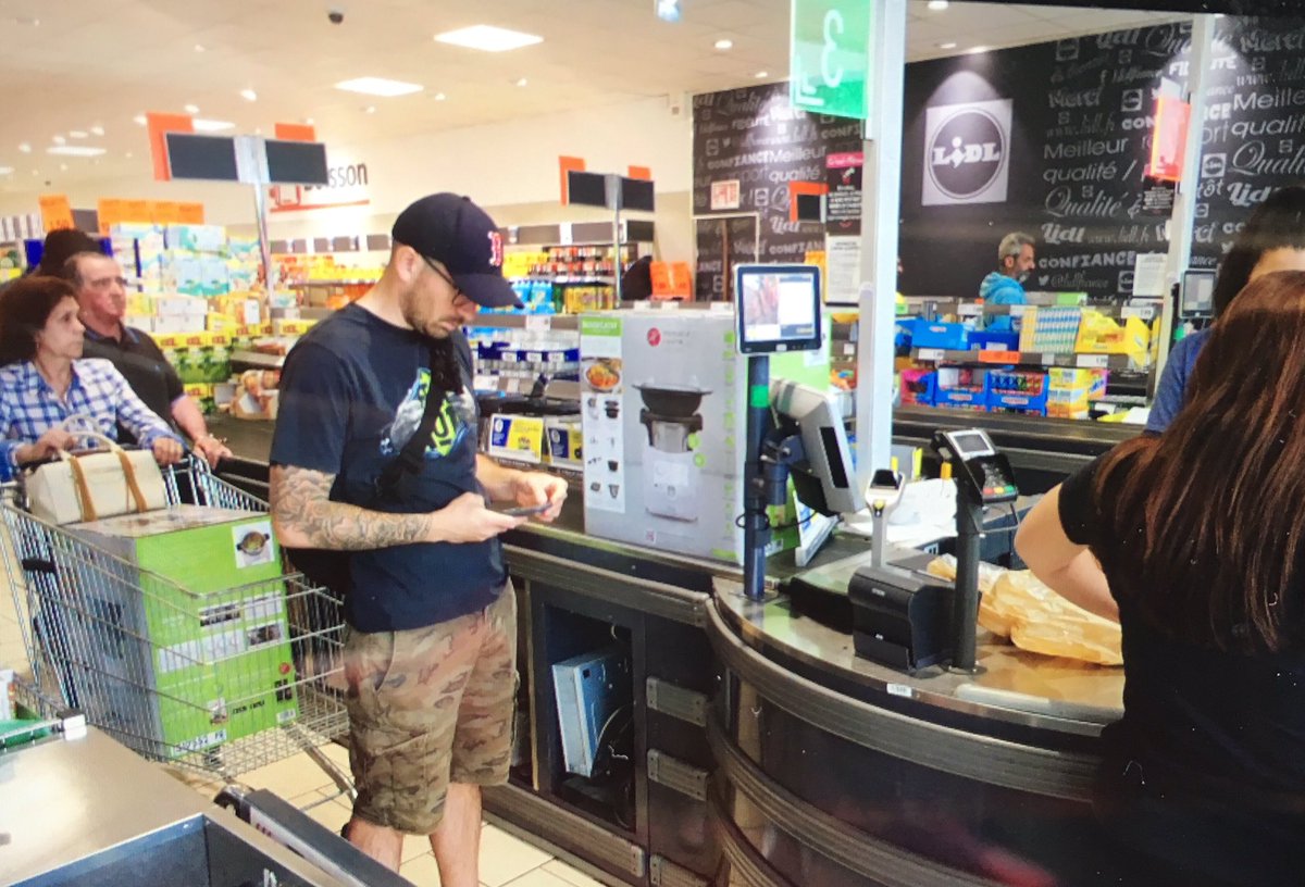 MongetC's tweet photo. Le SilverCrest Monsieur Cuisine Connect de Lidl s’est envolé! Pour les retardataires « peuvent le commander en magasin » assure Cédric Proux, Directeur Régional Lidl. @lesnums @lidlfrance https://t.co/WyhKAtuN1o
