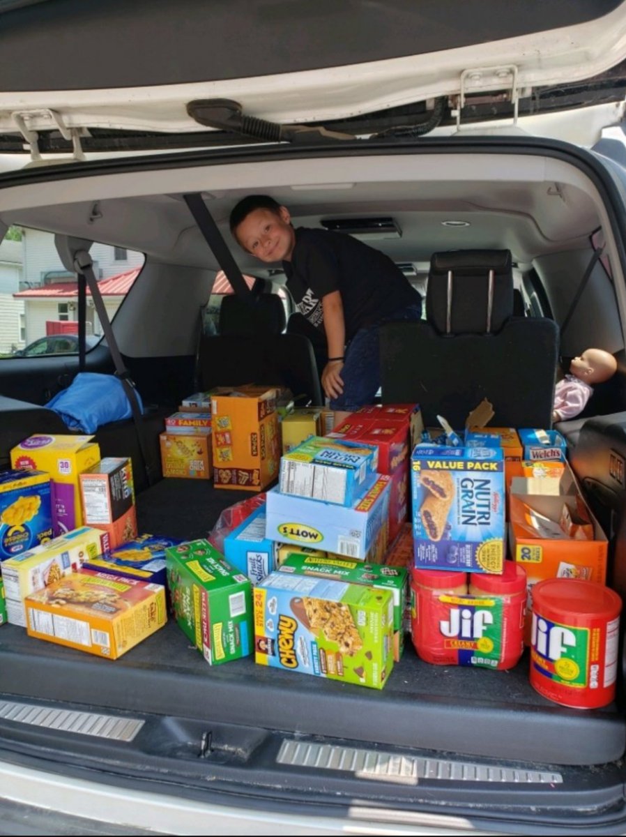 ErinStinebaugh's tweet photo. So proud of this young man who went with his family to pass out food to tornado victim's. ❤️#gespride https://t.co/lJnzJUDkNT