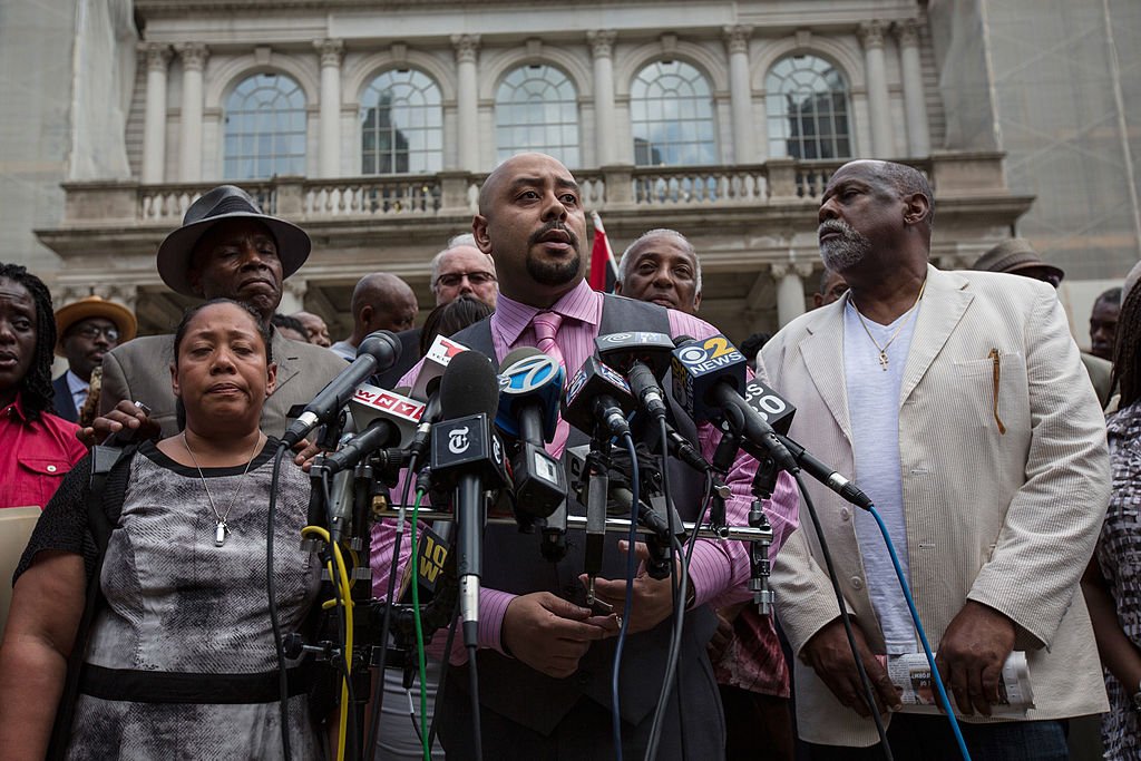 VibeMagazine's tweet photo. Raymond Santana, one of the #CentralParkFive exonerees, supports the boycott of ex-prosecutor Linda Fairstein.

"She has to pay for her crime." 
https://t.co/Rt2Acx8C0g https://t.co/i6dOXMhYyT