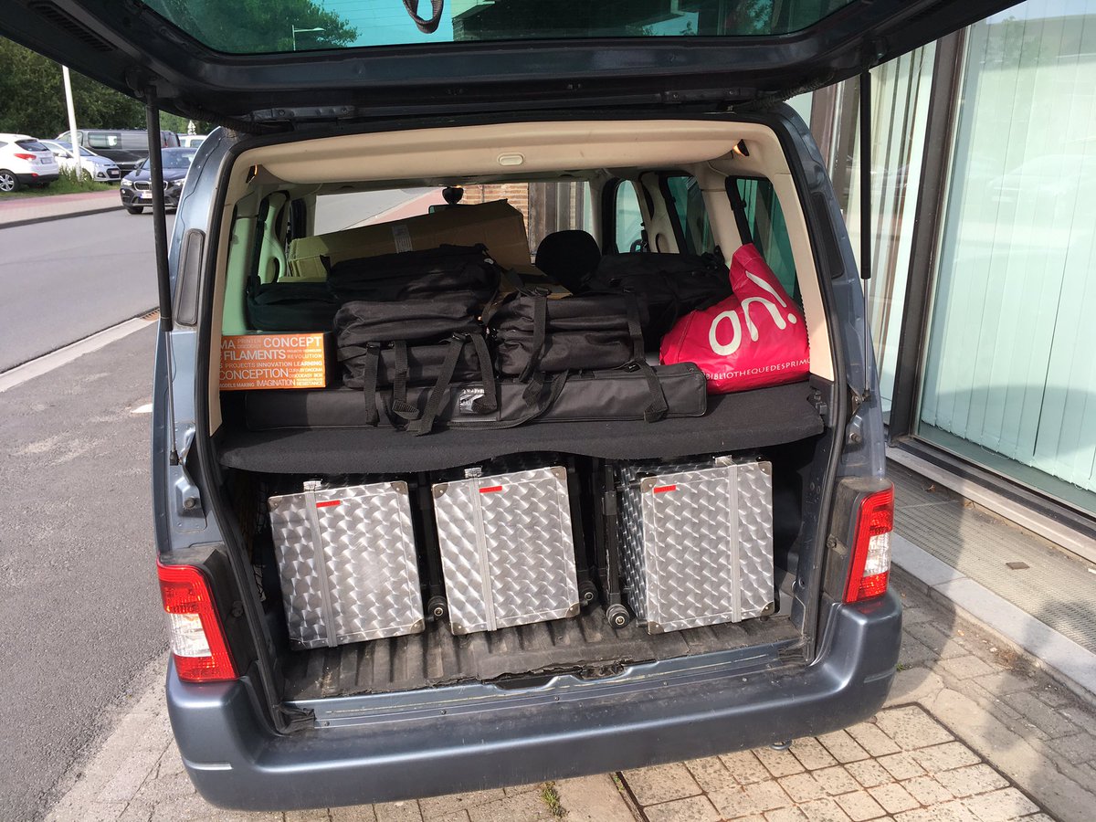 martiiw's tweet image. La voiture ce #matin pour l’animation #Wallcode au @micbelgique avec le matériel de @Technocite, @ecolenumerique, les t-shirts de #Wallcode @digitalwallonia et les #Goodies de #microsoft (merci @PlaceSeb 😘)
