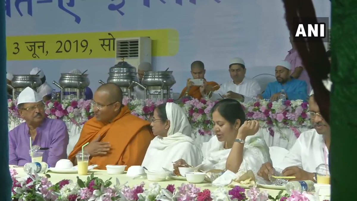 ANI's tweet photo. Kolkata: West Bengal Chief Minister Mamata Banerjee at 'iftar' hosted by Kolkata Municipal Corporation. #Ramzan2019 https://t.co/PeXIheiHDX