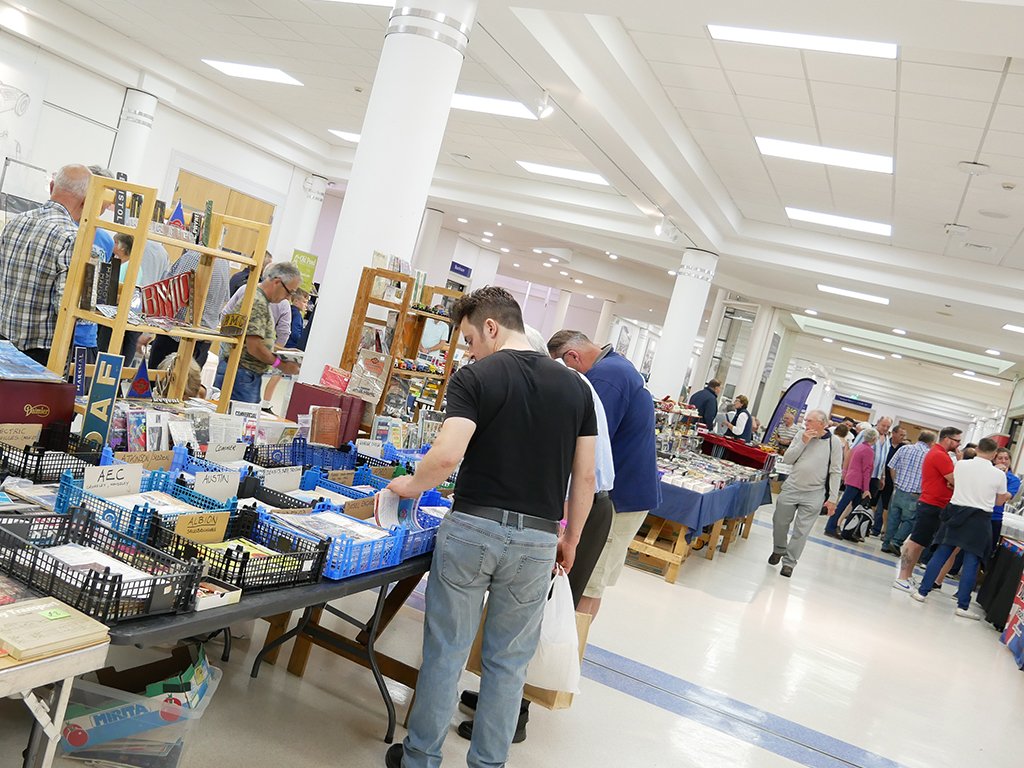 BMMuseum's tweet photo. The #Classic &amp; #Vintage #Commercial Show, supported by @SM_PJInsure, is on Sat &amp; Sun 10am-4pm.

See over 300 classic trucks &amp; vans plus autojumble stands &amp; an Indoor Model Show.

Book discounted tickets online at https://t.co/mBPKCcMrYv

#CVCShow #Museum #ClassicTruckShow https://t.co/V5WRTWYQqB