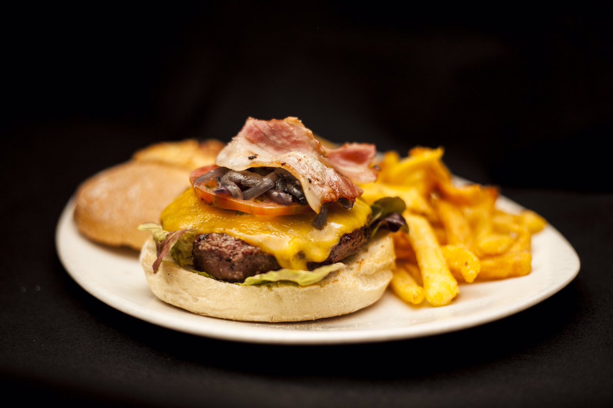 GanchoyDirecto's tweet photo. Te presentamos nuestras hamburguesas 🍔🍔🍔

1⃣ CLÁSICA
2⃣ KNOCKOUT 
3⃣ LIGERA DE POLLO
4⃣ EMPANÁ

#ComeDisfrutayVive https://t.co/JvCp2K3Pq8