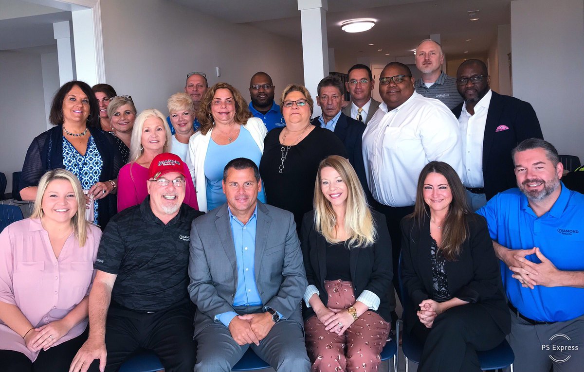 LHoRecruitsMB's tweet photo. Here we are, Day 1 opening our Myrtle Beach location. Simply cannot contain our excitement for this day! #iLoveUs #TeamDiamond #whyareyounothere Want a part of this excitement?! Apply online @DiamondCareers ππΌ π https://t.co/Gzgy76dbwQ