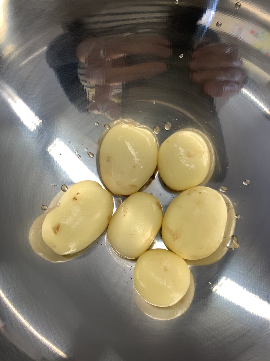 Test dig done! 
It’s nearly time! Norfolk Peer will be on the shelves soon enough! They taste incredible... as per usual! 🥔! #norfolkpeer #heygatefarms #potato #norfolksfinest