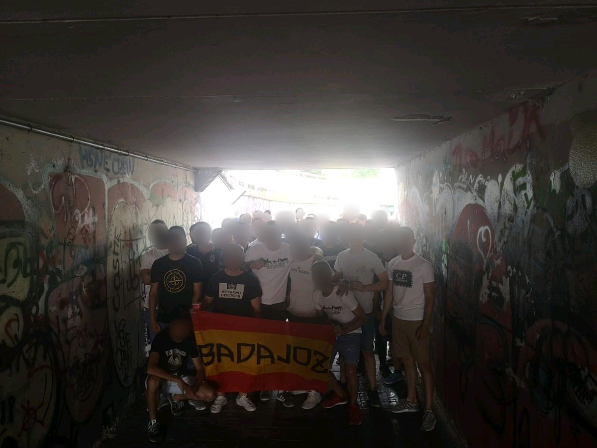 BadajozUltras's tweet photo. Foto del viaje a Logroño.
Se acaba nuestra temporada pero orgullosos de como los nuestros han defendido el escudo.
La temporada que viene volveremos más fuertes. https://t.co/6ZxOszdykU