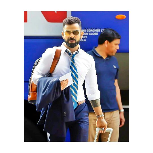 Jit_h_in's tweet photo. bSt oF luck ❤
@imVkohli
#CWC19 #kohli #cricket https://t.co/sxLP8LNkfs