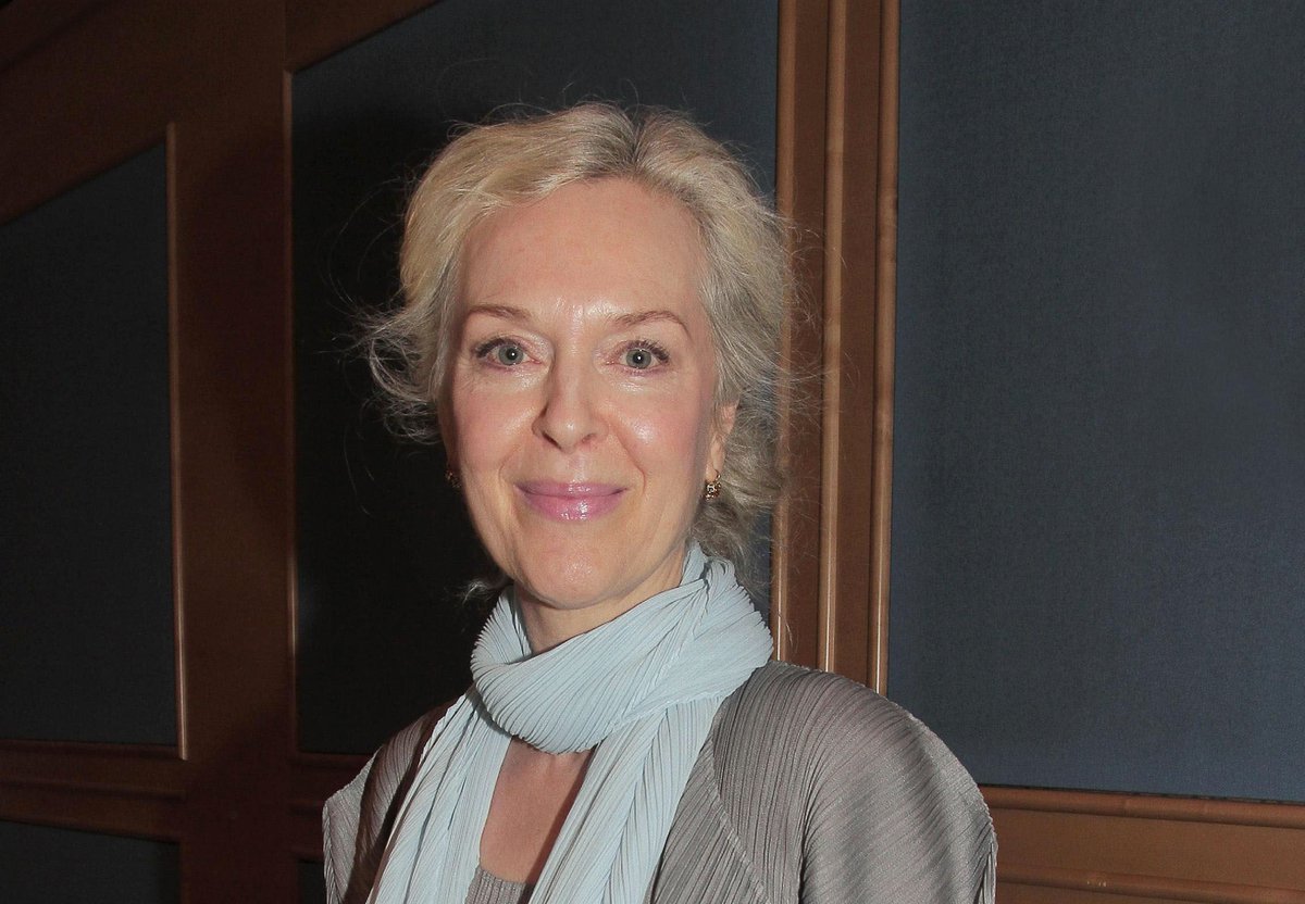 blarhant's tweet photo. @dfweb75 Un petit coucou aussi à Evelyne #Buyle, née le 3 juin 1948, actrice connue avant tout pour son rôle de Maryvonne Roman dans Louis la Brocante, mais à la carrière très riche. Un bel anniversaire à elle. https://t.co/DajhBl1aQ8