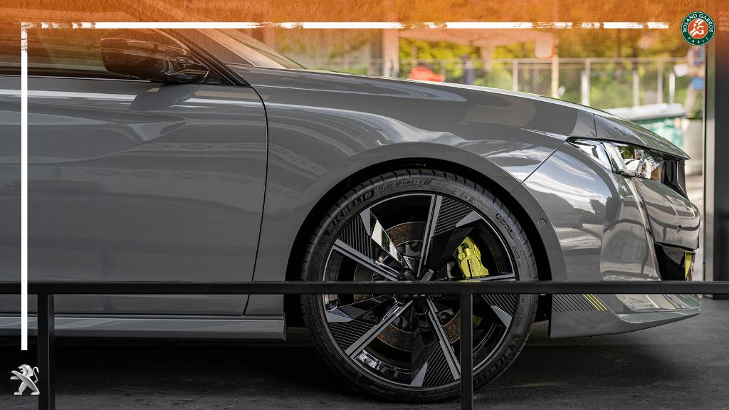 peugeotitalia's tweet photo. L’energia che serve per vincere ogni sfida. Nuova #Peugeot508Concept #RolandGarros #UnboringTheFuture https://t.co/Xm78gJTLcZ