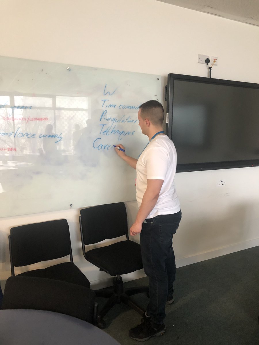 PALatUoB's tweet photo. Make the difference! Share your experience and help new students settle in at uni as a PAL leader. 

Apply here: https://t.co/L6RfDBfi3f   
(or email pal@beds.ac.uk) https://t.co/eTHfS46Kqt