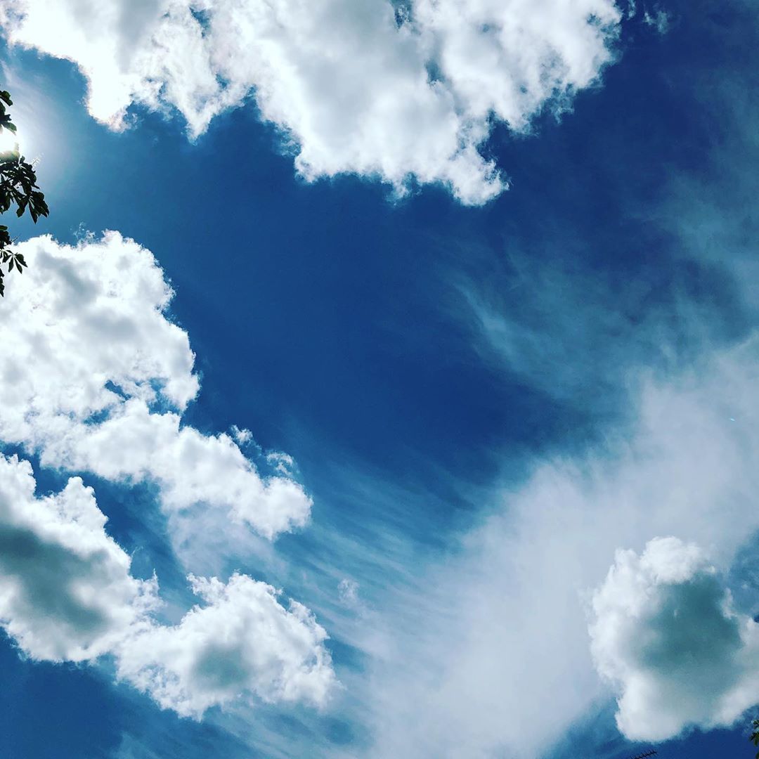 anbuinov's tweet image. Небо.Лестница.Окно.
Это мой дом.
Доброе утро!
Всем хорошего дня и прекрасного настроения!

#мойдом  #россия #москва #буйнов #япорусскиживу #небо #лестница #окно #солнце  #дом #красотаприроды #дизайн #свет #божественно #хорошеенастроение  #любовь #родина #мир