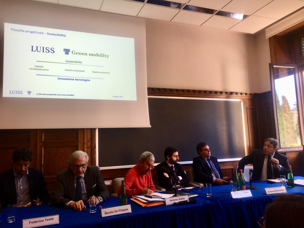 LabGov's tweet image. Prima di raccontare #LuissGreenMobility @DelpesceD parla di #cambiodiparadigma e #visuale per #futuro e #SviluppoSostenibile