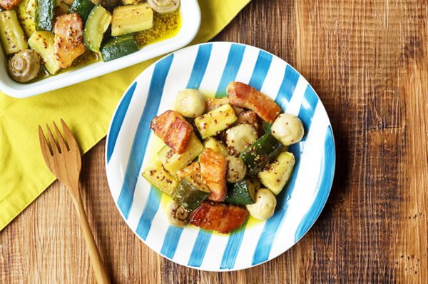 ジョーさん 料理研究家 ズッキーニとマッシュルームが安い季節が来たー 時短じゃないけどメチャうまな作り置きレシピです たっぷりオリーブオイルでにんにく ベーコンを炒める マッシュルームとズッキーニを加え中火で炒めたら 耐熱容器に移し ジョーさん 料理研究家 ズッキーニとマッシュルームが安い季節が来たー 時短じゃないけどメチャうまな作り置きレシピです たっぷりオリーブオイルでにんにく ベーコンを炒める マッシュルームとズッキーニを加え中火で炒めたら 耐熱容器に移し