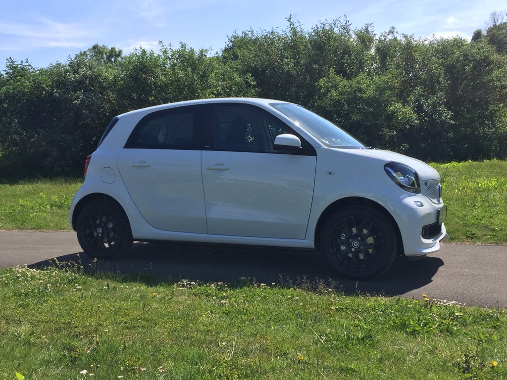 vipgroupwill's tweet photo. Something a little different! Smart ForFour Urban Shadow edition ⚫️⚪️ Great car with lots of tech! 
||DM to order now||
#smart #forfour #urbanshadow #black #white #small #cardiff #wales #penarth #vip #group #cars #motors #luxury #tech #technology https://t.co/8EQP1Plyym
