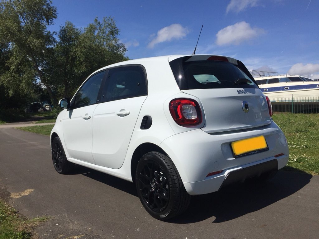 vipgroupwill's tweet photo. Something a little different! Smart ForFour Urban Shadow edition ⚫️⚪️ Great car with lots of tech! 
||DM to order now||
#smart #forfour #urbanshadow #black #white #small #cardiff #wales #penarth #vip #group #cars #motors #luxury #tech #technology https://t.co/8EQP1Plyym