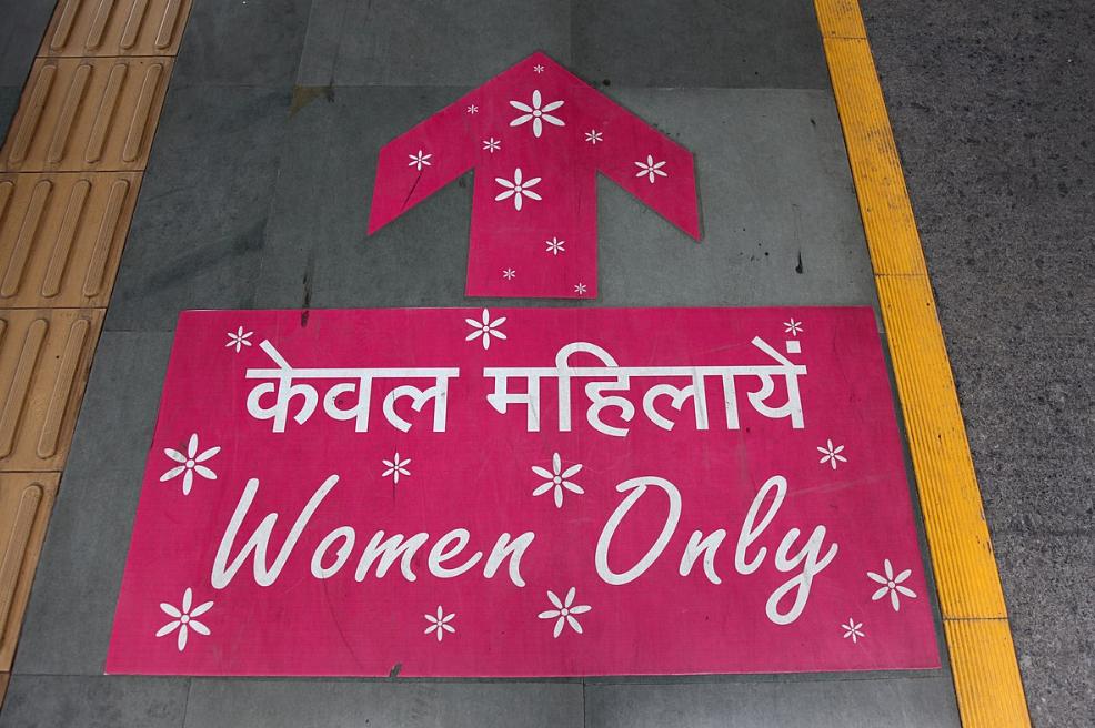 Ah #DelhiMetro you're always trending for all the right(eous) reasons! Throwback to when I interviewed a very special specie on how she makes her way in the city - us #Delhi women - for @TheLadiesFinger theladiesfinger.com/delhi-commute/