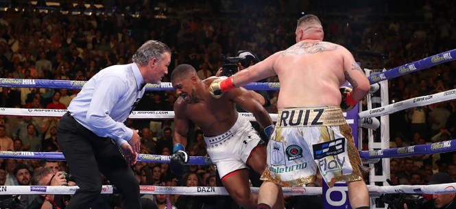 RUIZ ENTTHRONT JOSHUA: SO REAGIERTE DIE BOXWELT

Der sensationelle Sieg von Andy Ruiz jr. über @anthonyfjoshua sorgt in der Boxwelt immer noch für Furore. In den sozialen Medien äußerten sich viele Weltmeister und Ring-Legenden: box-sport.de/news/ruiz-entt…

Foto: GettyImages