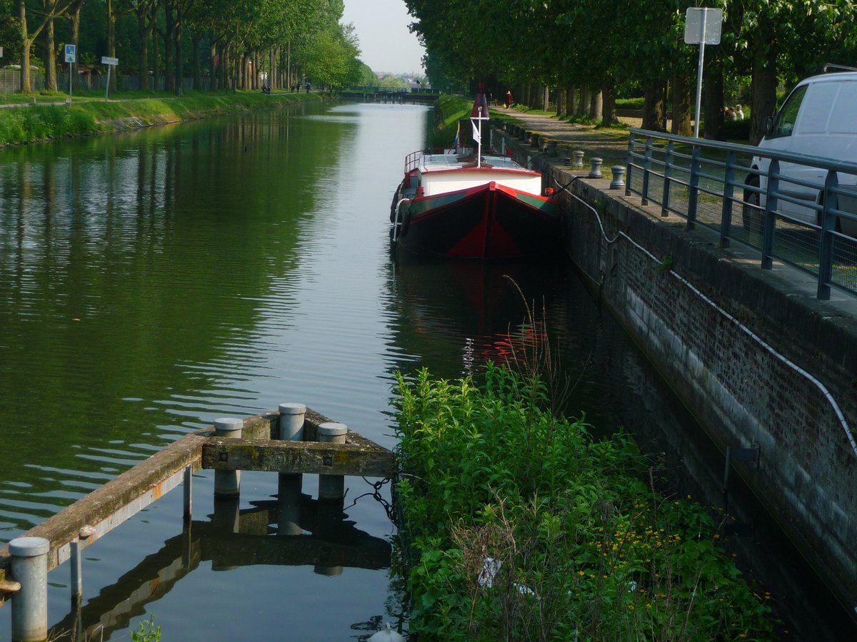 Time to dream of cruising along the French canals? Armchair travel with me on our 'Shoe', the Hennie Ha...amazon.com/Faring-France-… #WeLoveMemoirs #travel #boatsthatttweet #France #roubaix #memoir