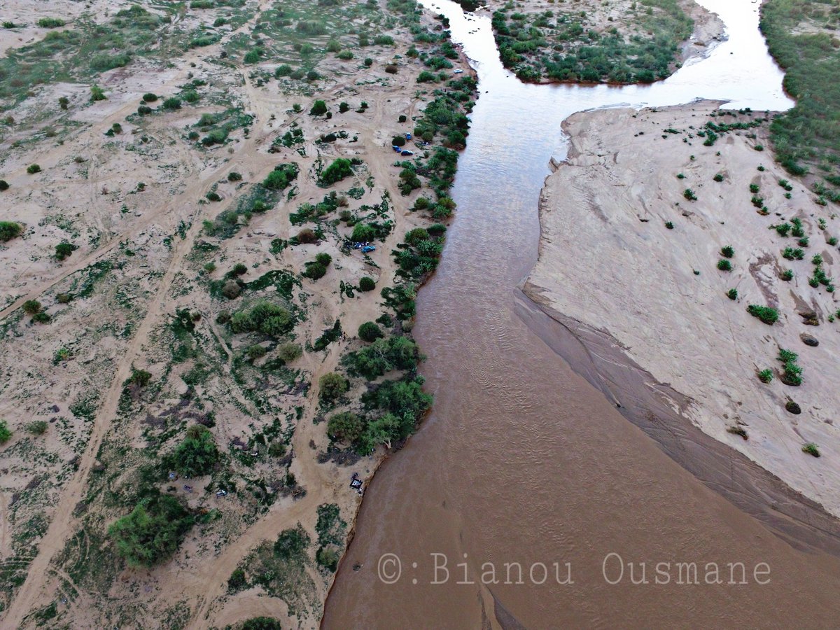 Obianou's tweet photo. La ville d'#Agadez est alimentée à partir des eaux issues de la nappe alluviale du Telwa. Le kori Telwa a une #largeur qui varie de #1200ml (mètres linéaires) à 1500ml par endroit. https://t.co/kQQeGIK2Ht
