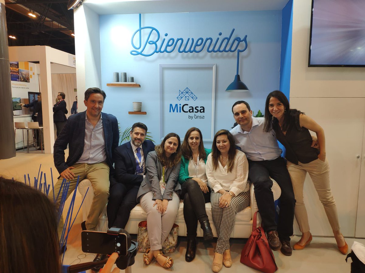 susanadelariva's tweet photo. Preparar #SimaExpo y #SimaPro es una paliza. Los días de feria, agotadores. Pero tratar con el cliente es necesario. Lo mejor? Los nuevos contactos, acercarse a los más difíciles de ver durante el año y encontrar hueco para verse con los más queridos en el stand de @tinsa. https://t.co/P5iXZ9AjNy