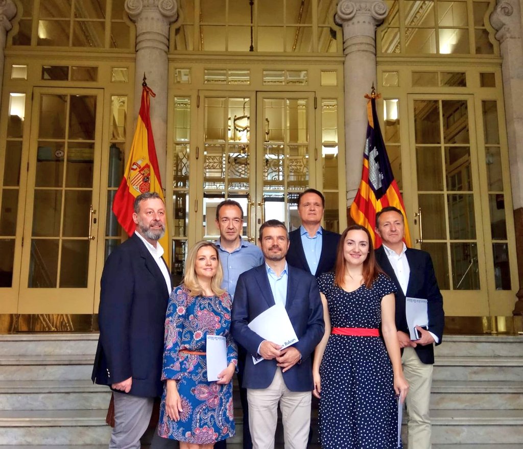 CsBaleares's tweet photo. 🏛️ Empieza un nuevo curso político. Nuestros representantes han acudido este lunes al #ParlamentIB a recoger las credenciales de diputados y consellers del #ConsellDeMallorca 📃 Entramos en esta nueva etapa en la que impulsaremos muchas más #MedidasNaranjas. ¡#SeguimosTrabajando! https://t.co/2S6EsIszh5