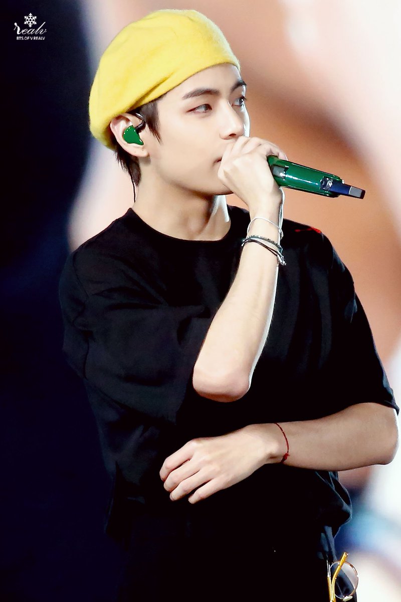 REALV1230's tweet photo. 190602 SYS 웸블리 고화질

아미사랑이 그대로 느껴지는 모습

#뷔 #V #taehyung #태형 #김태형 #태태  #방탄소년단 #BTS⁠ ⁠ #防弾少年団   
@BTS_twt https://t.co/jf8JVJR2CE