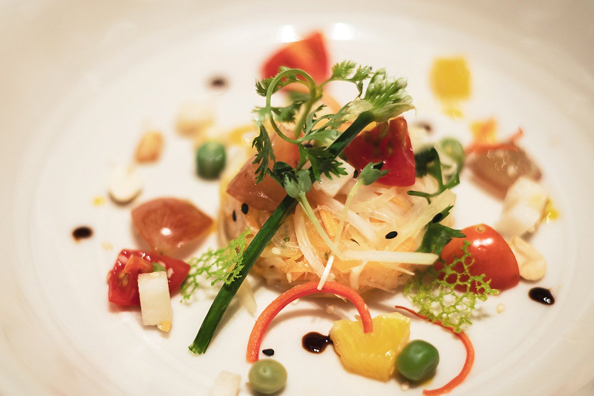 HeritageLine's tweet photo. Our live-open air kitchen on the Ginger’s restaurant exemplifies the lengths we go to satisfy your culinary cravings. Centrally located in the luxurious dining room, observe as our expert chef prepares dishes before your very own eyes.

#Cuisine #HeritageLine #Ginger #LanHa https://t.co/A7czQD3Fd0
