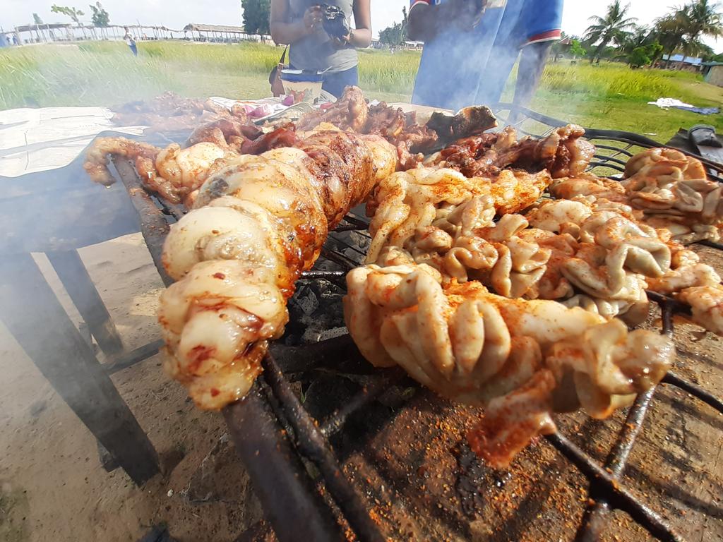 blvckbillionair's tweet photo. I got into a new family this weekend
#WalkaRepublic , we started our #LagosInTheNeck tour.
We visited #TarkwaBay yesterday, mixed memories tbh, the boat cruise where I almost died to the palm wine that gave me headache to the bikini sighting to eating the best suya around. https://t.co/VGoAugtsv2