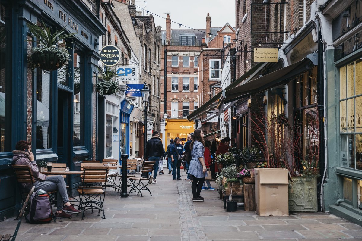 lonpropfinder's tweet photo. I've been busy finding properties for clients all over west &amp; central London. It has inspired my latest blog: Top 6 London Family Friendly Locations #relocationagent #families #londonlocations https://t.co/nykPJAWcuj https://t.co/DQb5A1pfsx