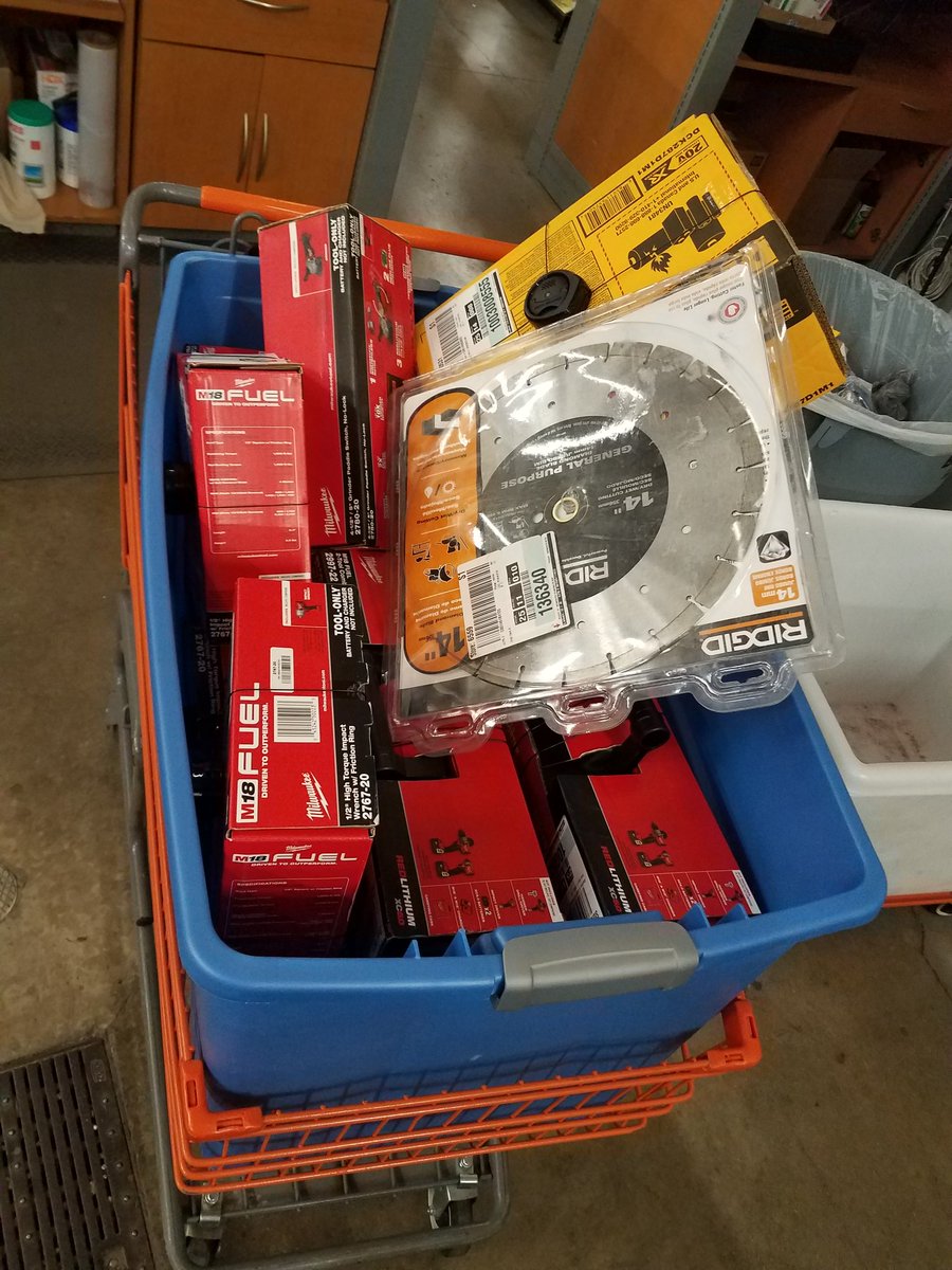 Chris Alvarado (@chrisal34174850) on Twitter photo Dang! Great job Lloyd! Love walking into some great customer service! Holy cow!  #Rocksolid Dang! Great job Lloyd! Love walking into some great customer service! Holy cow!  #Rocksolid