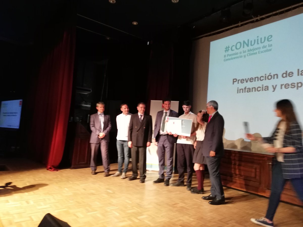 Magisnet's tweet photo. La siguiente categoría la entrega #Kioai, @WatsomApp. Premio #cONviveMadrid a la Prevención de la Violencia desde la Infancia a Colegio Edith Stein! https://t.co/CqjT1ev0jx