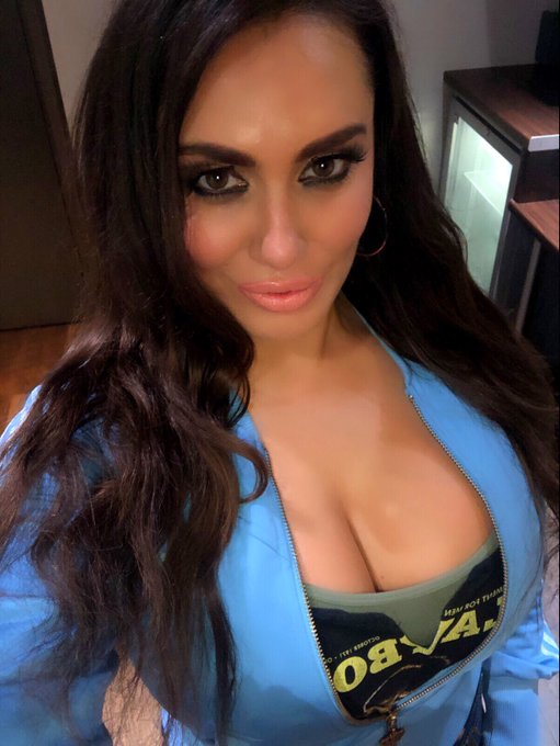 Morning ! I ll be live 2-10 this afternoon pin 828 ❤️ give me a call it&rsquo;s my only show for two weeks<a href="/tag/gameofthrones"class="tags"><span>#gameofthrones</span></a>