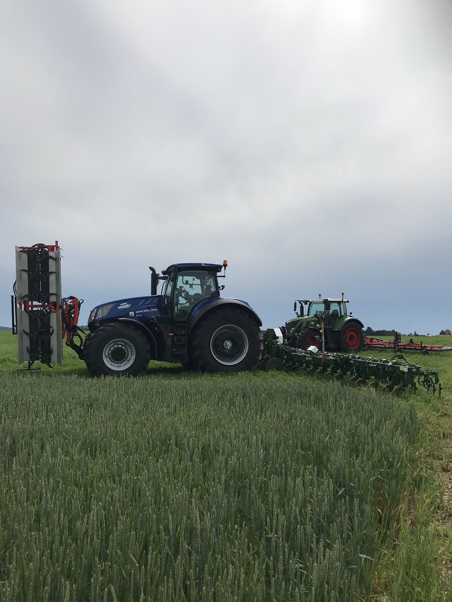 OlivierCOSTE2's tweet photo. Préparation, pour une grande première,de la plate-forme #bio du service #SACI @GroupeSoufflet cet après-midi à #Lezinnes #Yonne blés #orgesbrassicoles .l’incontournable  présentation des outils de #désherbages  mécanique #bineuse #ecimeuse #herseetrille #charruedechaumeuse... https://t.co/wF9Iq9yWmP