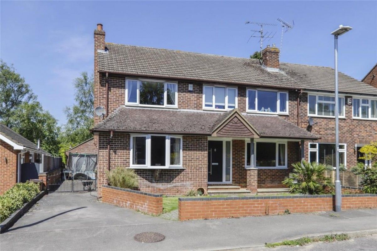 Situated in a popular cul-de-sac, this well presented four bedroom family home is conveniently located for access to well regarded local schools as well as a parade of convenience stores. buff.ly/2KahHeQ