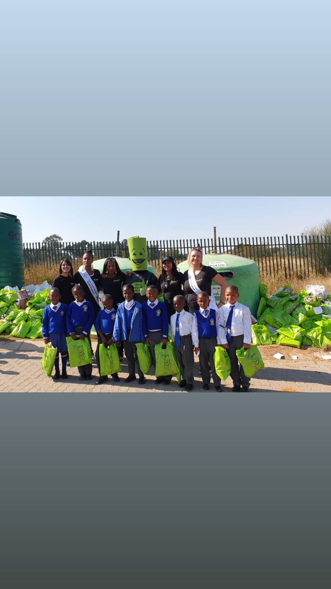 IpsMadam's tweet photo. Our day at one of the Primary schools.....promoting paper recycling....@mpactrecycling @mrssouthafrica...reduce, reuse & recycle.
#mrsSAisgreen
#sheisbonafide
#crownofvirture https://t.co/DnnO838eL1