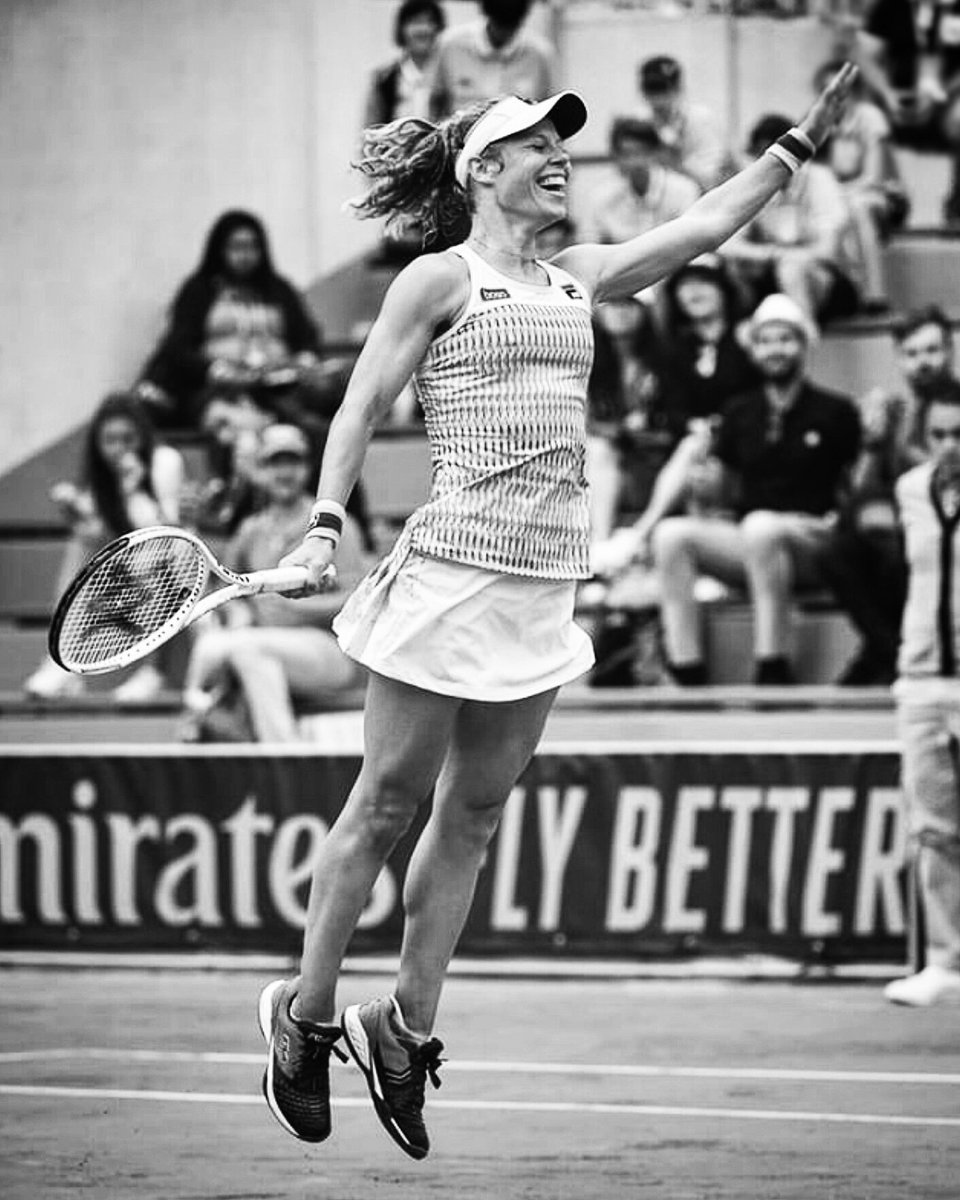 À bientôt, Paris! Flying to new adventures from here 🚀✈👋😄 Thanks for all the love and support my dear fans - you were amazing and made it a lovely experience this year! ❤ #teamsiegemund #movinforward #RG19 #filatennis #boso