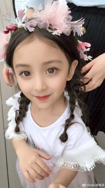 なびちゃん めちゃくちゃ可愛い中国の橋本環奈 キキちゃん 曾禹淇ちゃん が6歳になられました 13年6月3日生まれ 13lineという事実が衝撃的すぎて何も考えられません