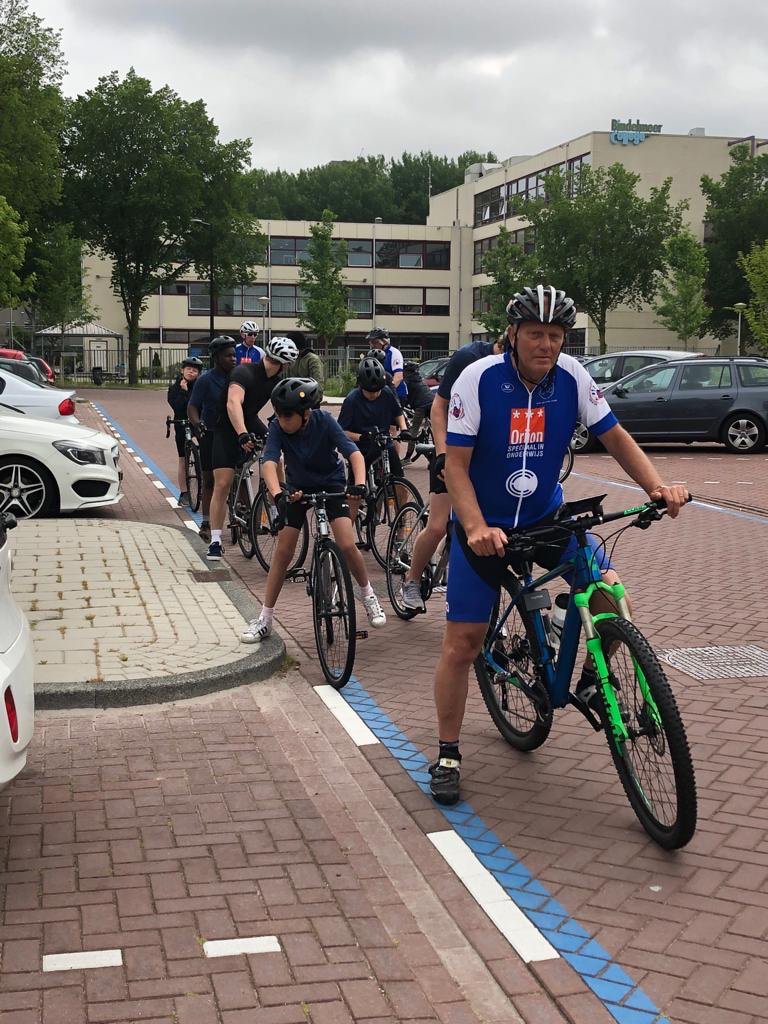 Orion leerlingen van start met sponsorfietstocht voor @JFSCNederland bit.ly/2EPWW4I