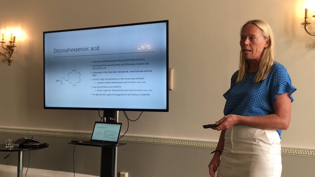 SCILipids's tweet photo. Sharon Thompson from the University of Greenwich presenting on “Development of an emulsion system for delivery of docosahexaenoic acid; an attempt to optimise complementary infant food”. https://t.co/xV6KyOR8O5