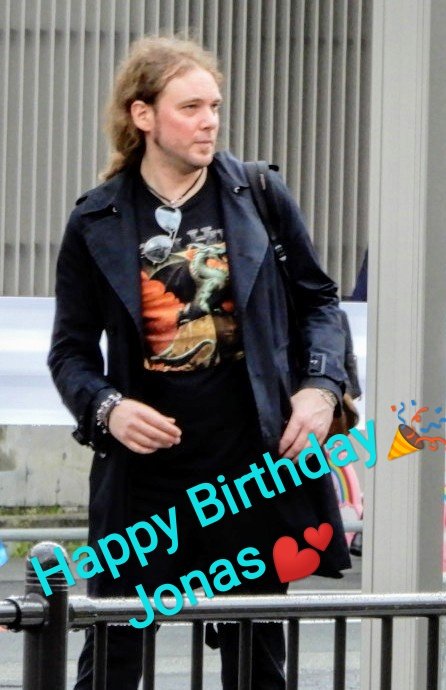 49archenemy's tweet photo. 今日はRoyal Hunt のguitarist🎸
Jonas Larsen のお誕生日🎂🎉🍷
#RoyalHunt #guitarist
#HappyBirthday
#melodicrock #ntribe https://t.co/utJNyZ4Dmg