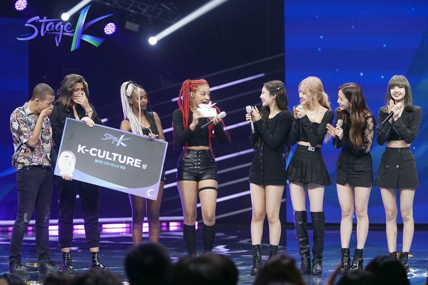 BLACKPINKGLOBAL's tweet photo. STAGE K - BLACKPINK

https://t.co/4ySe4nIc5O

#BLACKPINK #블랙핑크 @ygofficialblink https://t.co/IIarWDLOUM