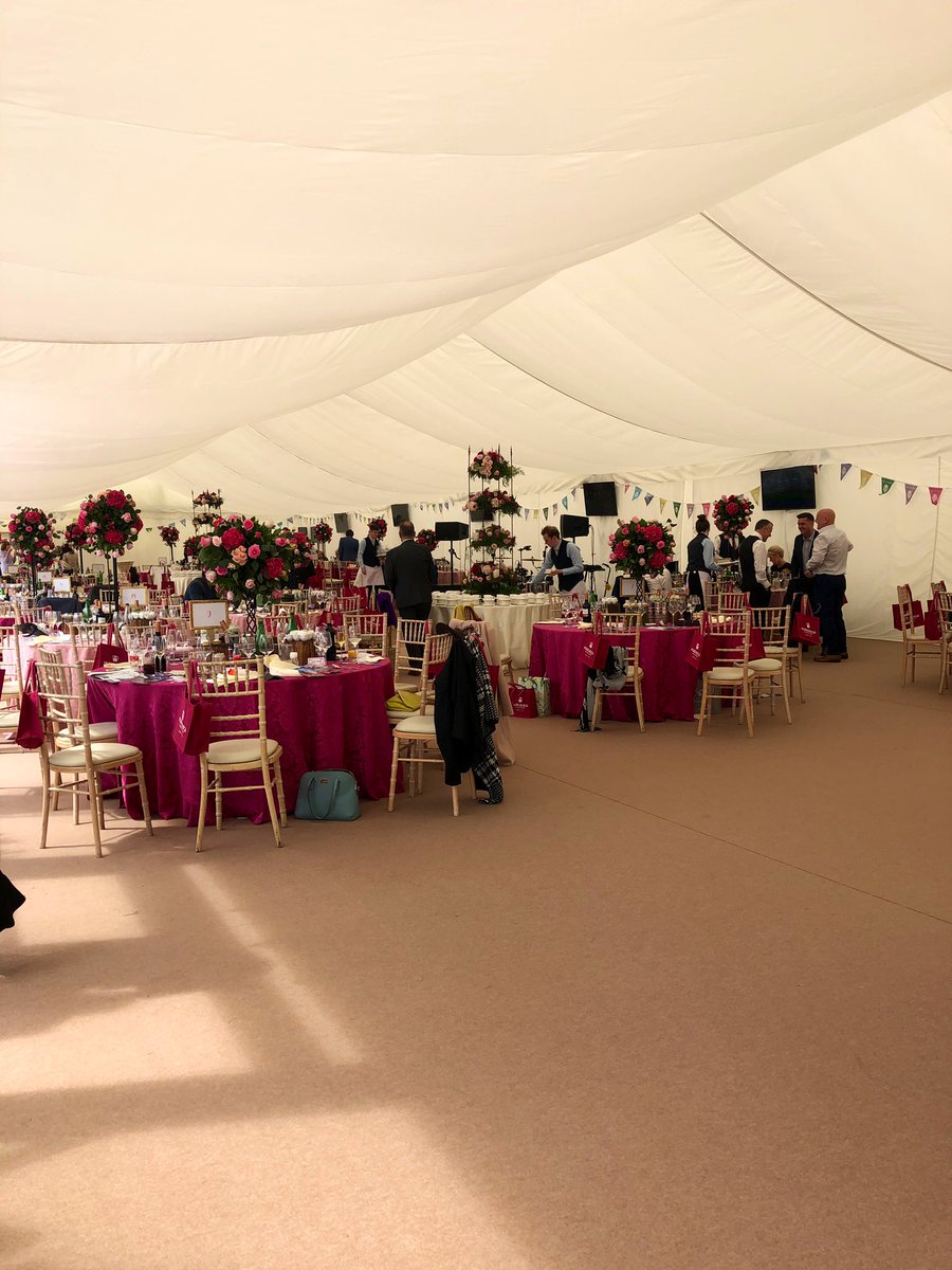 Had THE BEST time at <a href="/MusselburghRace/">Musselburgh Racecourse</a> on Saturday for their sell-out #StoboLadiesDay 🏇🏽💃🏻 I was one of the judges for #QueenofStyle competition and honestly had such a ball! Can’t wait to go again next year! #LadiesDay