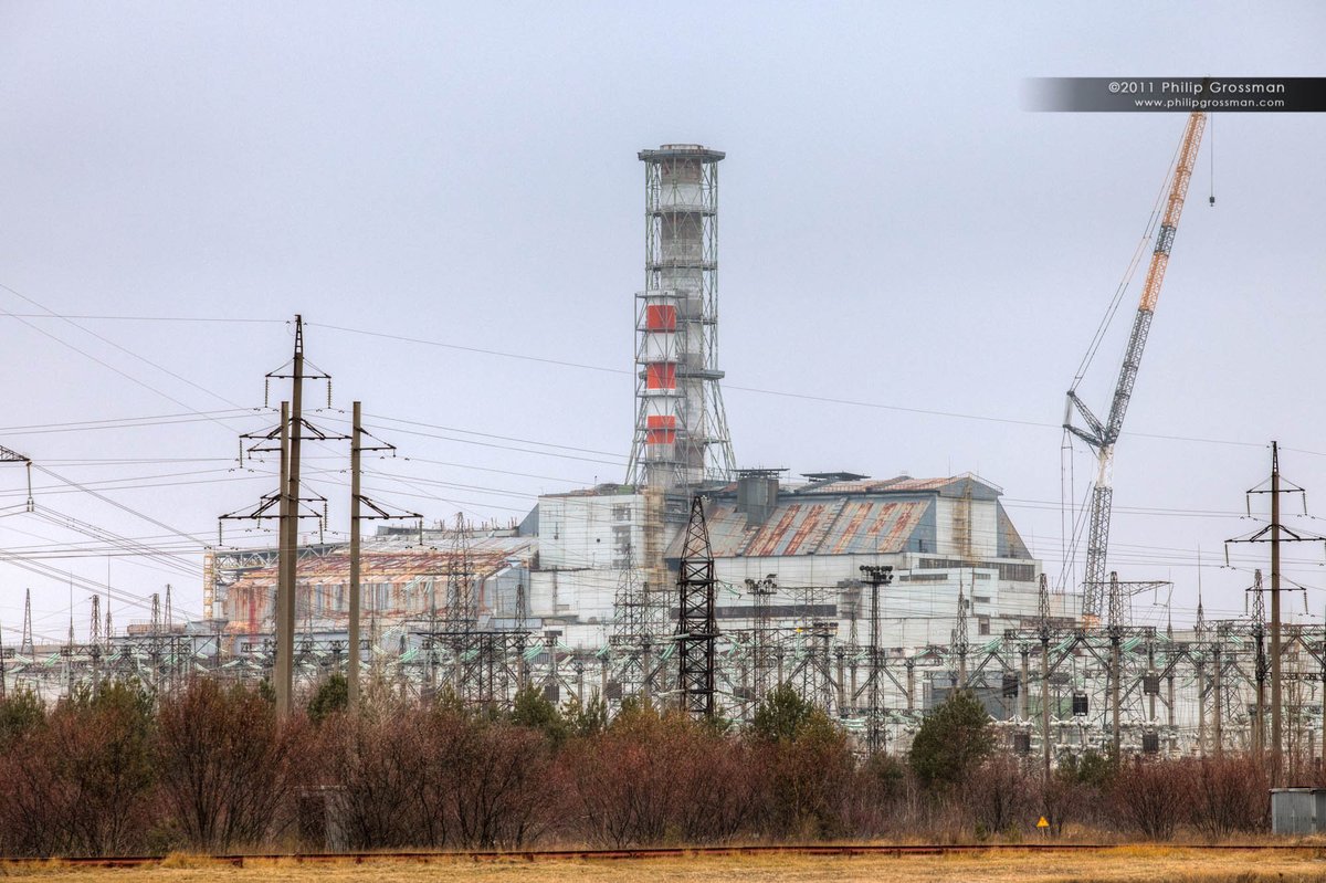 PGPImages's tweet photo. in Nov 2011, the first work on new Sarcophagus began with the installation of a smaller vent stack. You can see the workers welding in protective gear. @clmazin @CanonUSApro @CanonUSAimaging #ChernobylHBO #Chernobyl #ChNPP #exploringthezone IC: PGP.IMAGES https://t.co/ecbfSZkVTB
