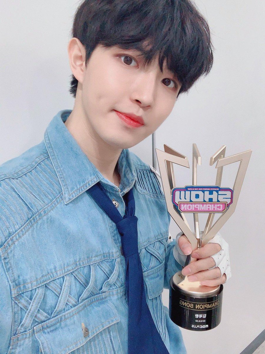 JaehwanBrasil's tweet photo. #TRAD | 29.05.19 - Atualização do Twitter oficial.

[#PassosdoJjaeni🐾]
Nós temos WIN:Ds que dão um grande amor a Jaehwan todos os dias. Isso fas dos dias quentes e felizes como a primavera🥰 (з´⌣`ε)❣️

Como sempre
Eu te amo e obrigado🙇🏻‍♂️🍃

#김재환 #KIMJAEHWAN 
#BeginAgain2ndWin https://t.co/EpSkz5nsbk