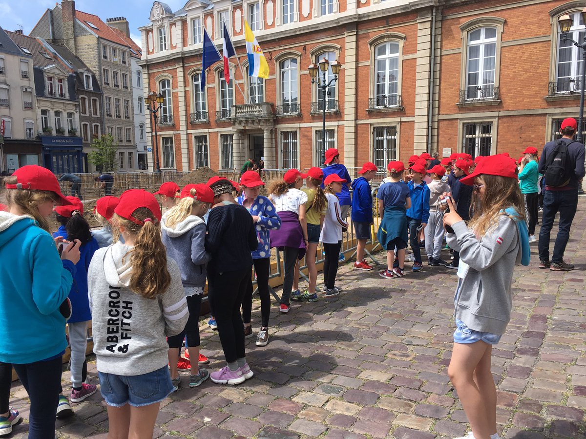 HawthornsHist's tweet photo. Beautiful Boulogne Old Town @Port_BC https://t.co/ugYOIAlmSZ