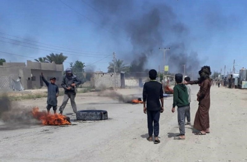 Suriye'nin doğusunda yer alan Deyrizor bölgesinin önemli aşiretlerinden Bakkara, bölge halkını ve kabileleri bölgeyi işgal eden ve son dönemde tarım arazilerini yakan terör örgütü YPG/PKK'ya karşı ayaklanmaya çağırdı.